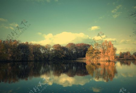 宁静的湖水图片