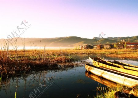 清早泸沽湖图片