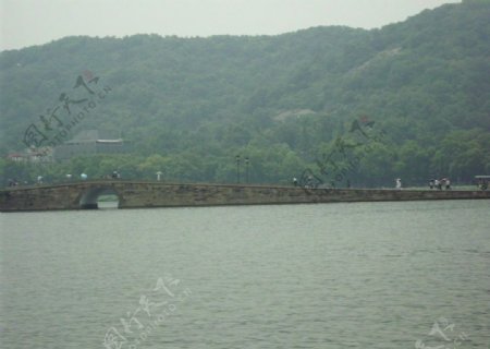 西湖断桥图片