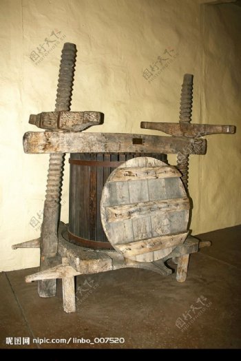 16世纪葡萄酒压榨机图片