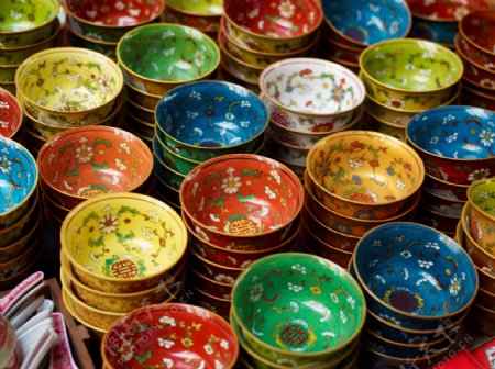 彩色花纹瓷碗图片