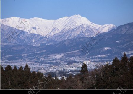 高山雪山图片