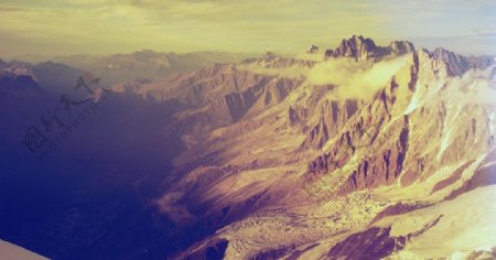 巍峨高山图片