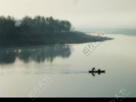 巴兰河雾景图片