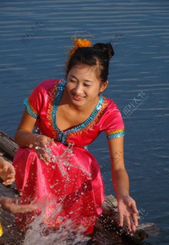 傣族姑娘图片