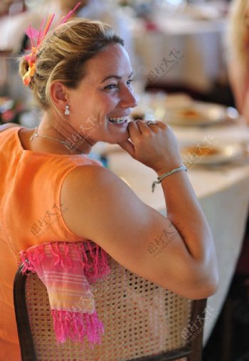 开心的国外妇女聚餐上的女人图片