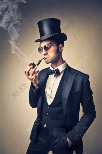 烟斗绅士图片