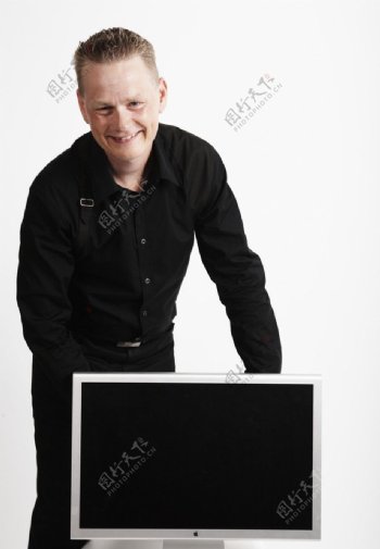 电脑显示器和男人图片