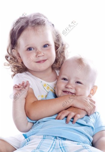 小女孩抱着可爱的婴儿宝宝图片
