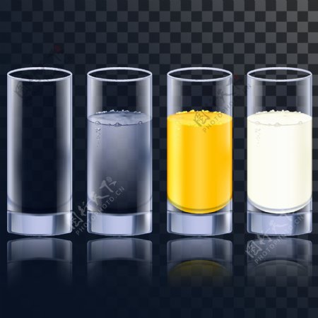 四只玻璃杯里不同颜色的饮料
