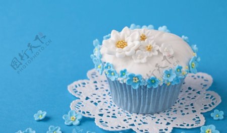 甜美天蓝色小甜点蛋糕糕点高清图
