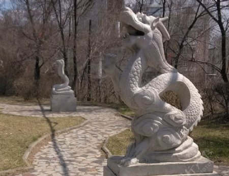 龙蛇石雕
