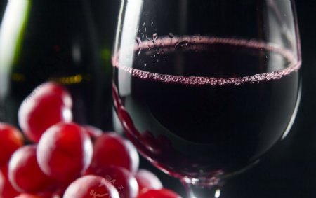 美味的葡萄酒和葡萄
