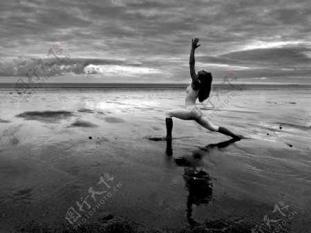 海边瑜伽艺术照