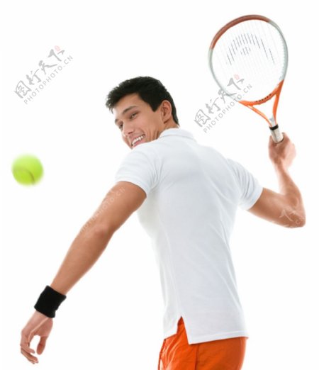 打网球的帅哥