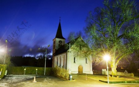 乡村教堂夜景