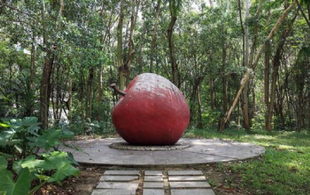 红苹果雕塑