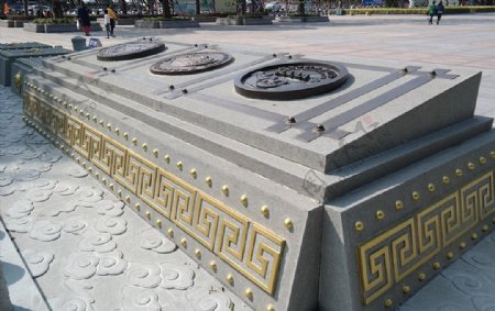 圭峰山广场入口大理石雕像