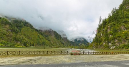 毕棚沟雪山