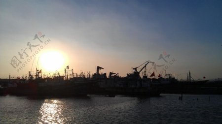 舟山某码头的日落