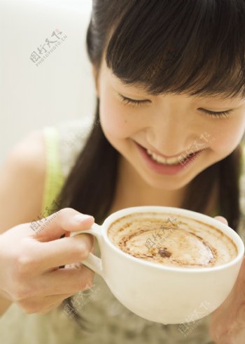 喝咖啡的女生图片