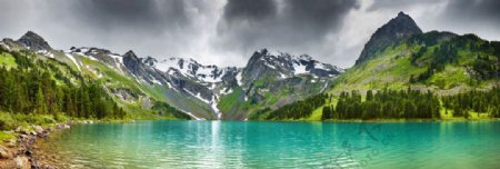 天山湖泊宽幅风景图片图片