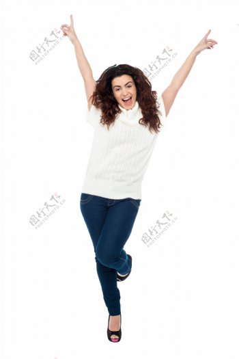手舞足蹈的快乐女性图片