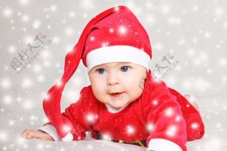 雪中的圣诞装宝宝图片