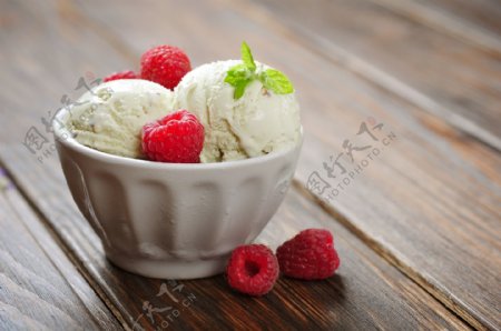 覆盆子冰淇淋图片
