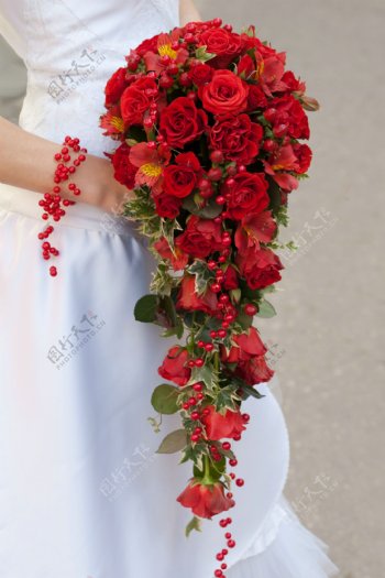 婚礼与红色玫瑰花束图片