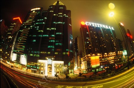 灯火辉煌的香港街道图片
