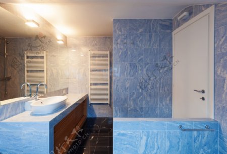 蓝色简洁浴室装修设计图片
