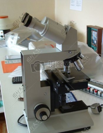 实验室里的显微镜