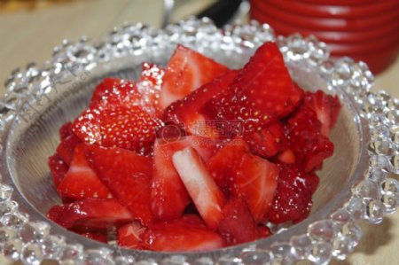 水果切开的草莓