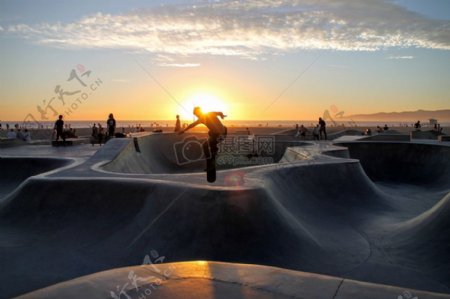 日落人人日出运动滑板滑板运动滑板激情滑板公园
