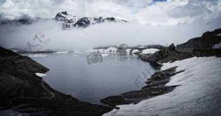 雪高山冬天雾湖