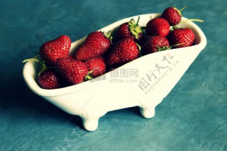 容器中的草莓