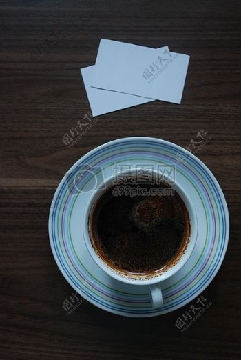 桌面上的咖啡