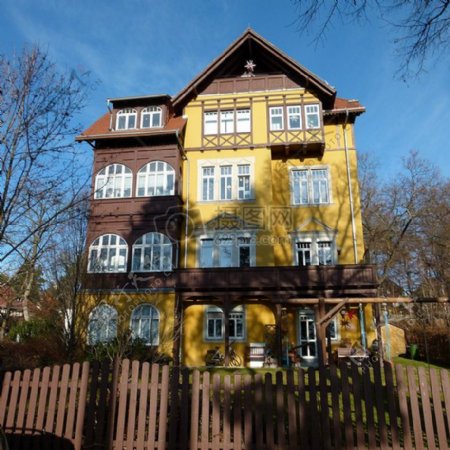 黄颜色的房子