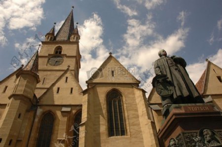 高耸的欧式教堂