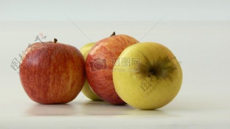 桌面上的苹果