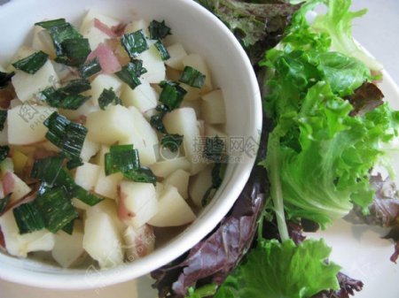 土豆沙拉和生菜