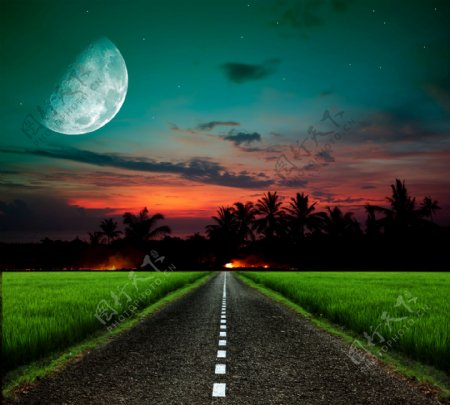 夜景的道路与天空图片