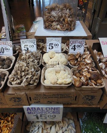 市场里的蘑菇