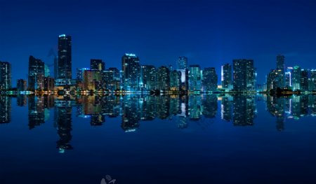 海滨城市夜景图片