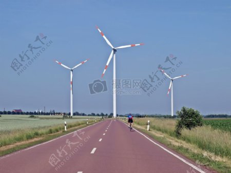 马路上的风力发电机
