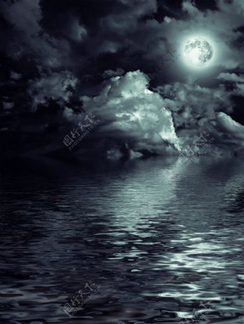 美丽月亮与湖面倒影图片
