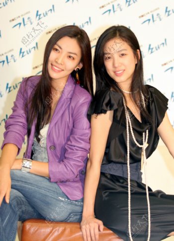 两个韩国气质演员图片
