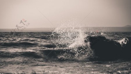 海水波浪海洋飞溅波浪撞毁波浪打破海滨