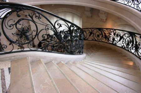 蜿蜒的法国楼梯